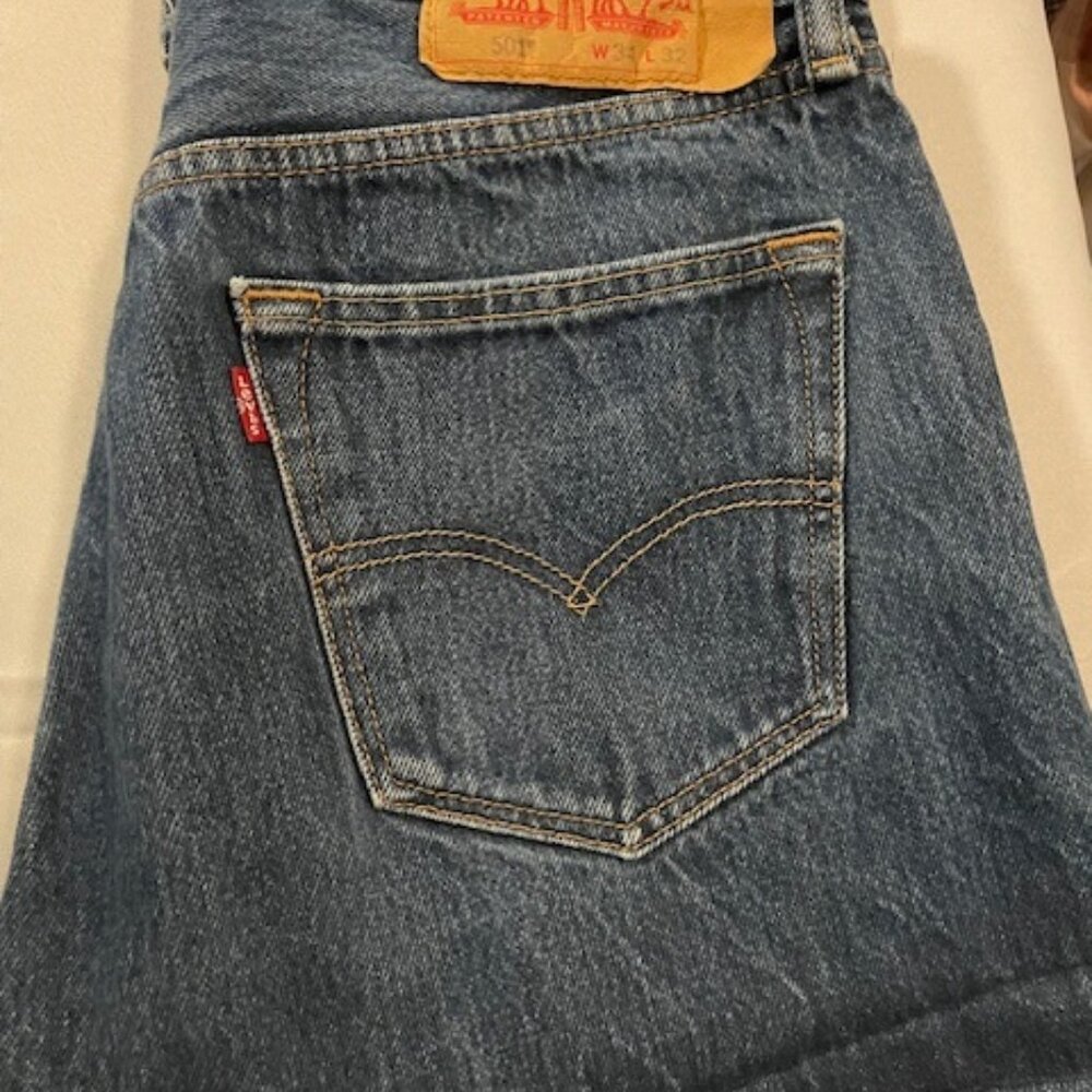 Women's Levi's 501 cut-off button fly shorts
